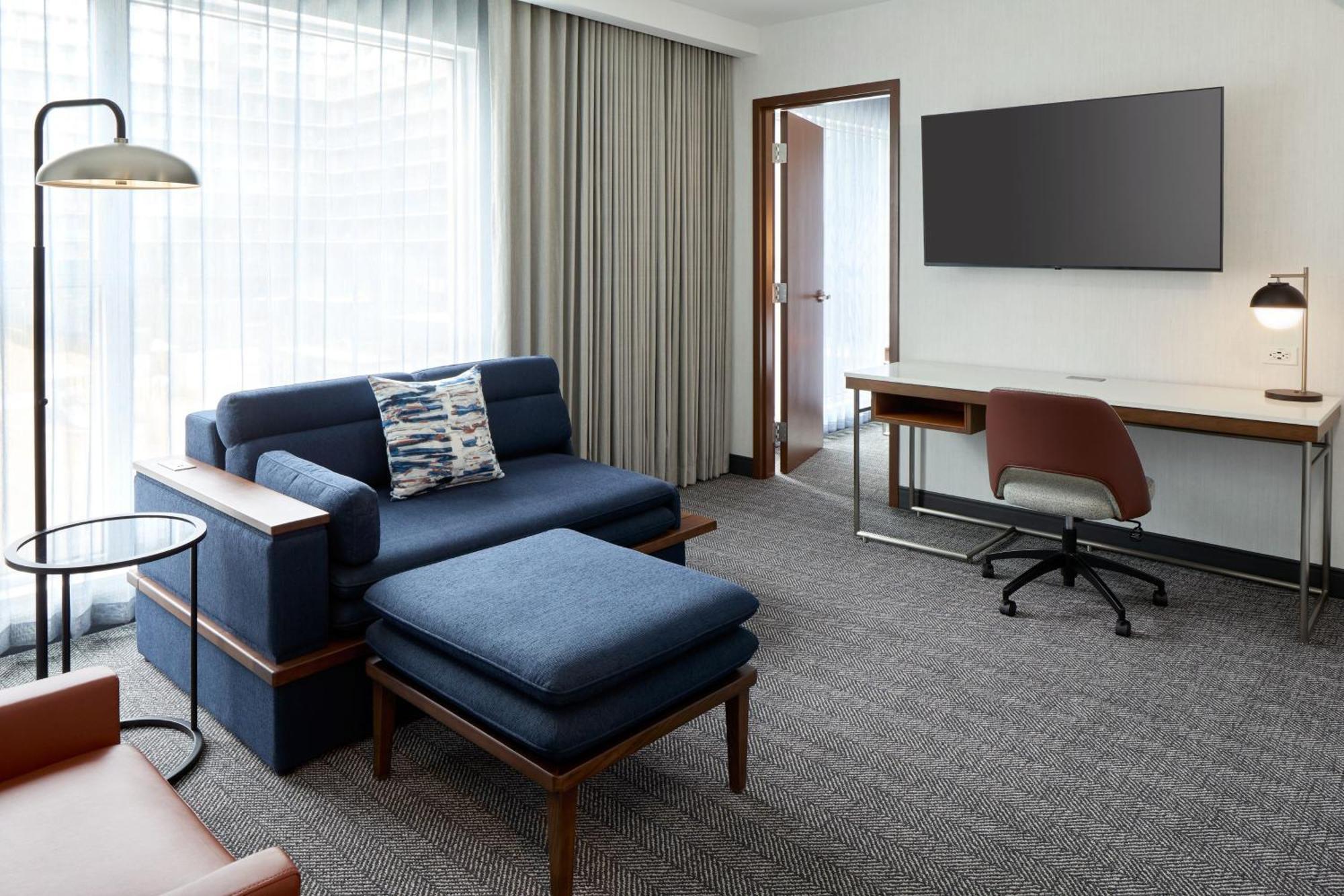 Courtyard By Marriott Montreal Laval Hotel Exterior foto